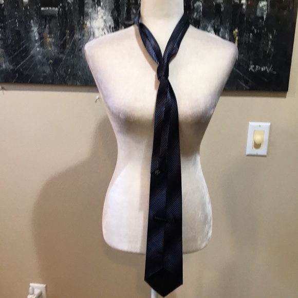 Kenneth Cole Men's 100% Imported Handmade Silk Shimmer Geometric Design Necktie - Picture 8 of 14